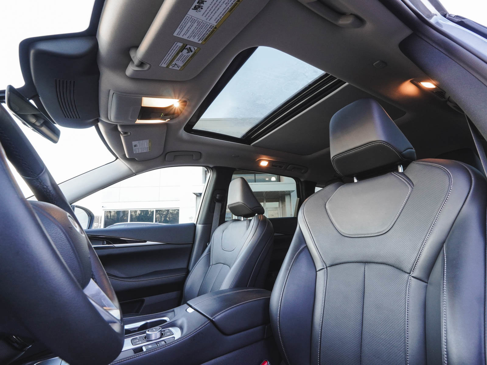 Used 2025 INFINITI QX60 Pure w/ Cargo Package image 28