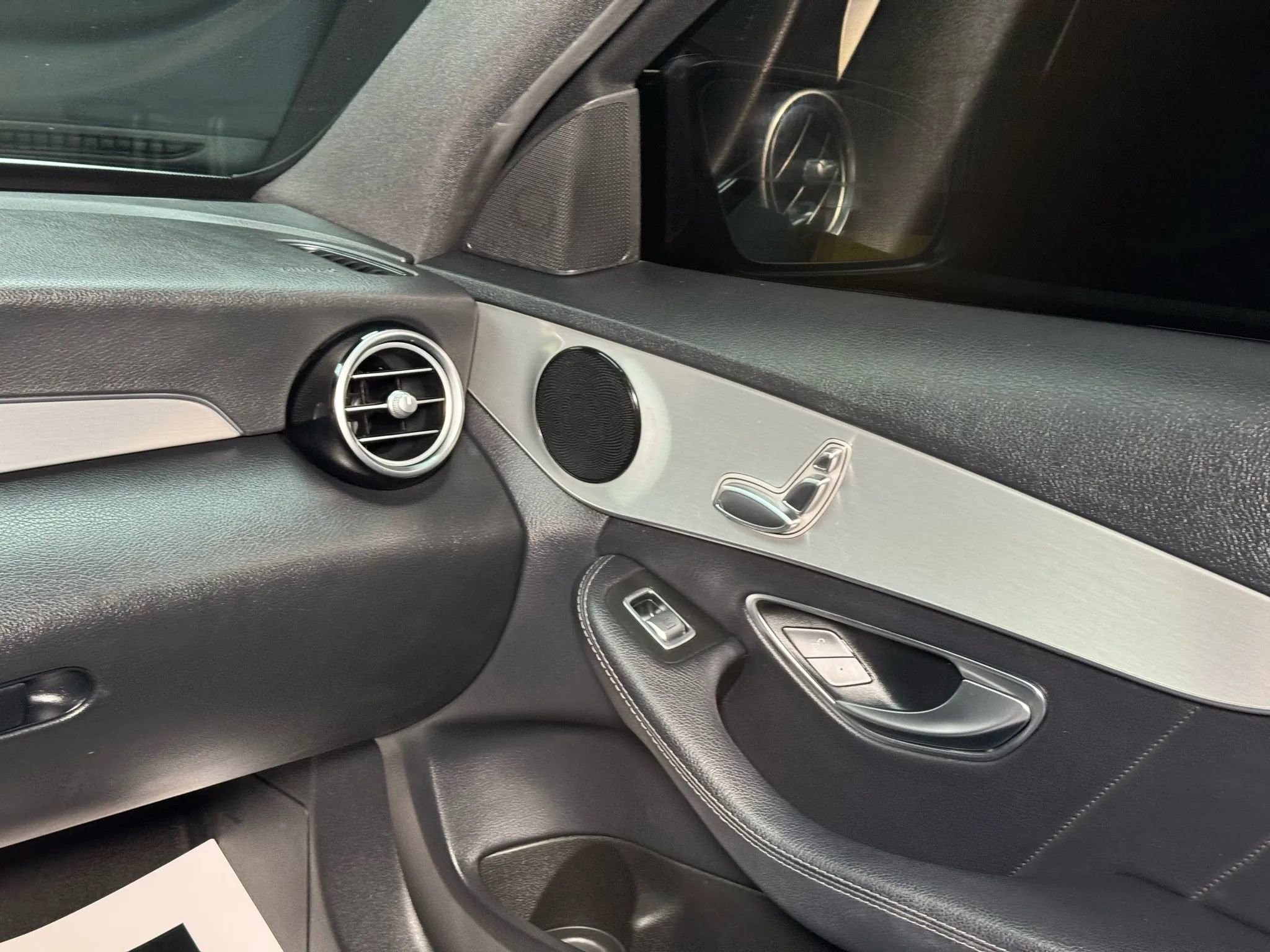 Used 2018 Mercedes-Benz C 300 Sedan image 22