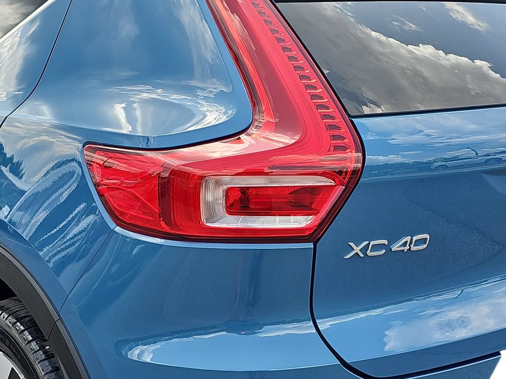 Used 2025 Volvo XC40 B5 Plus AWD/4WD image 35