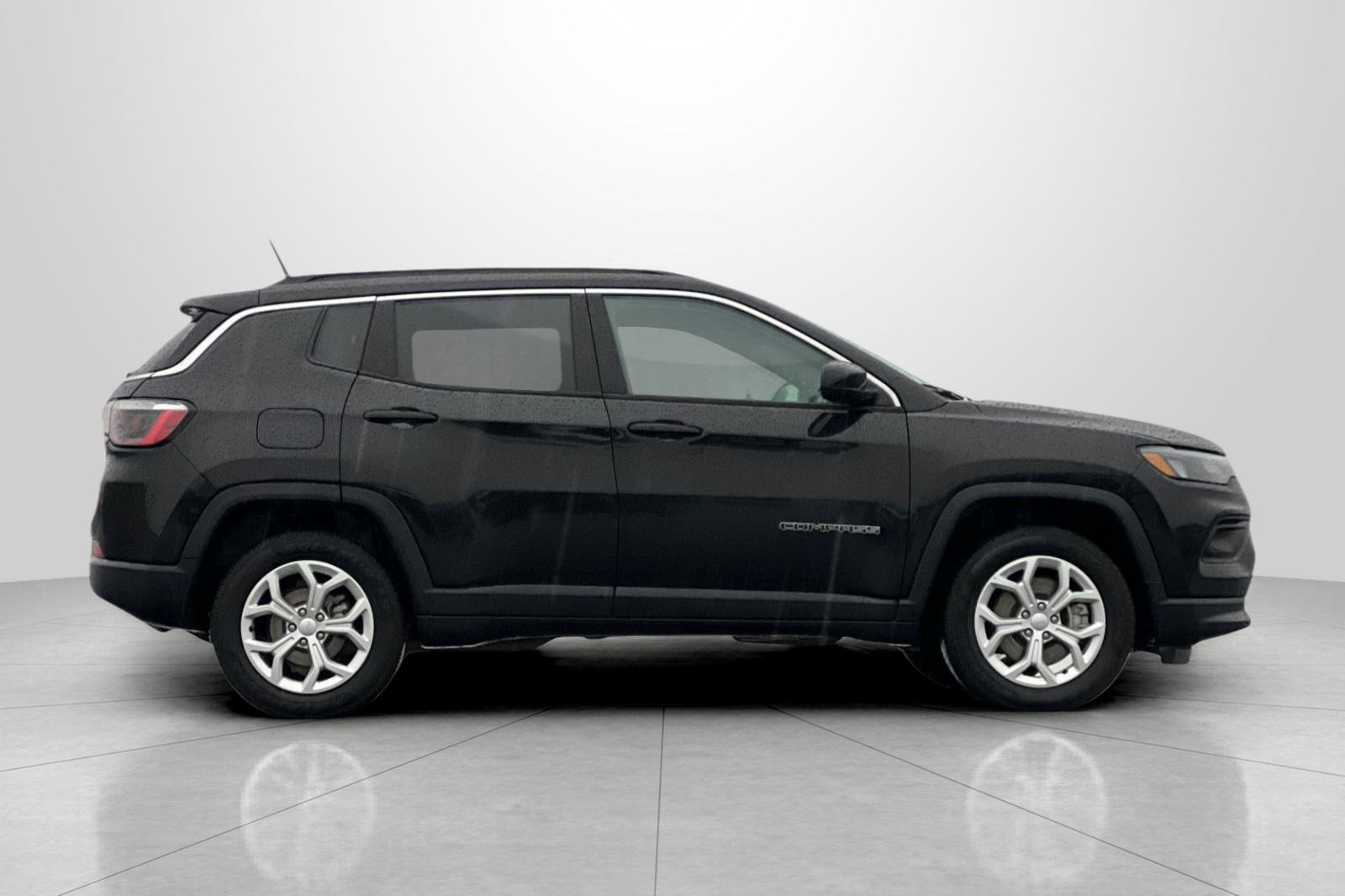 Used 2024 Jeep Compass Latitude image 4