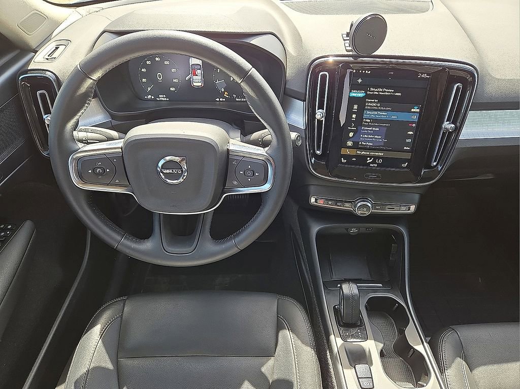 Used 2021 Volvo XC40 T5 Momentum w/ Advanced Package image 18