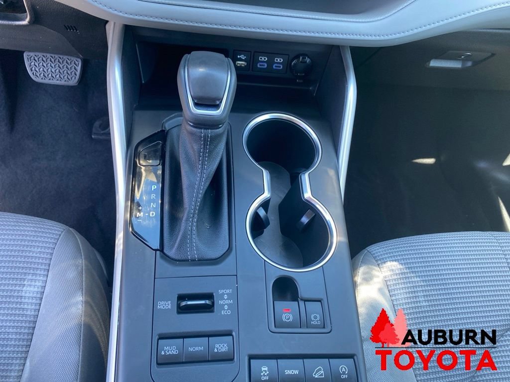 Used 2022 Toyota Highlander LE AWD/4WD image 46