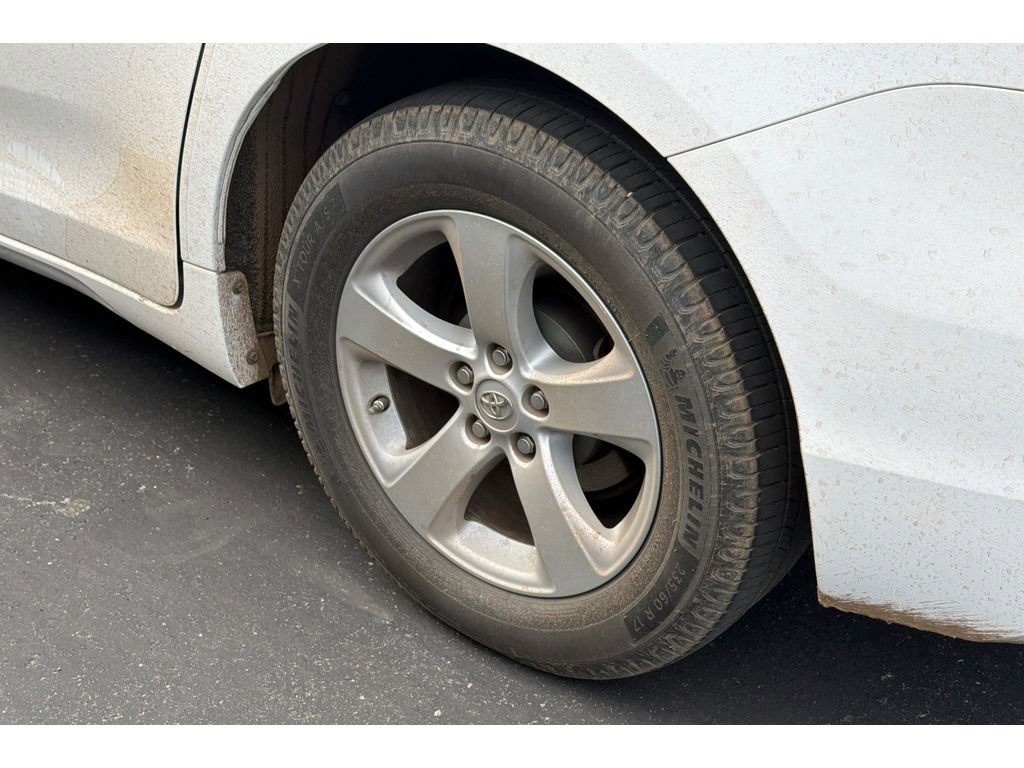 Used 2015 Toyota Sienna L image 4