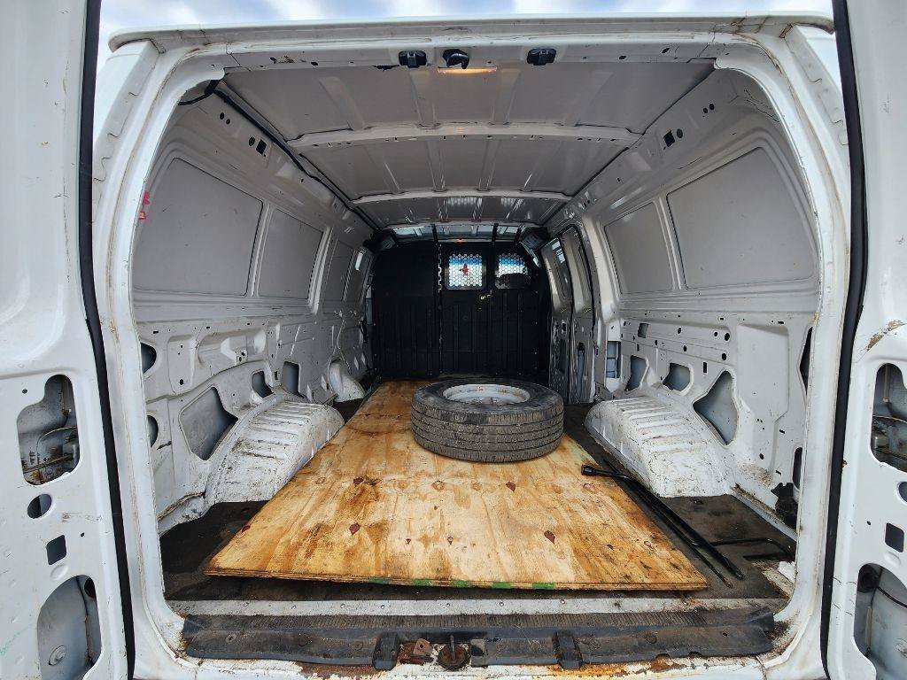 Used 2006 Ford E-350 and Econoline 350 Super Duty RWD image 20