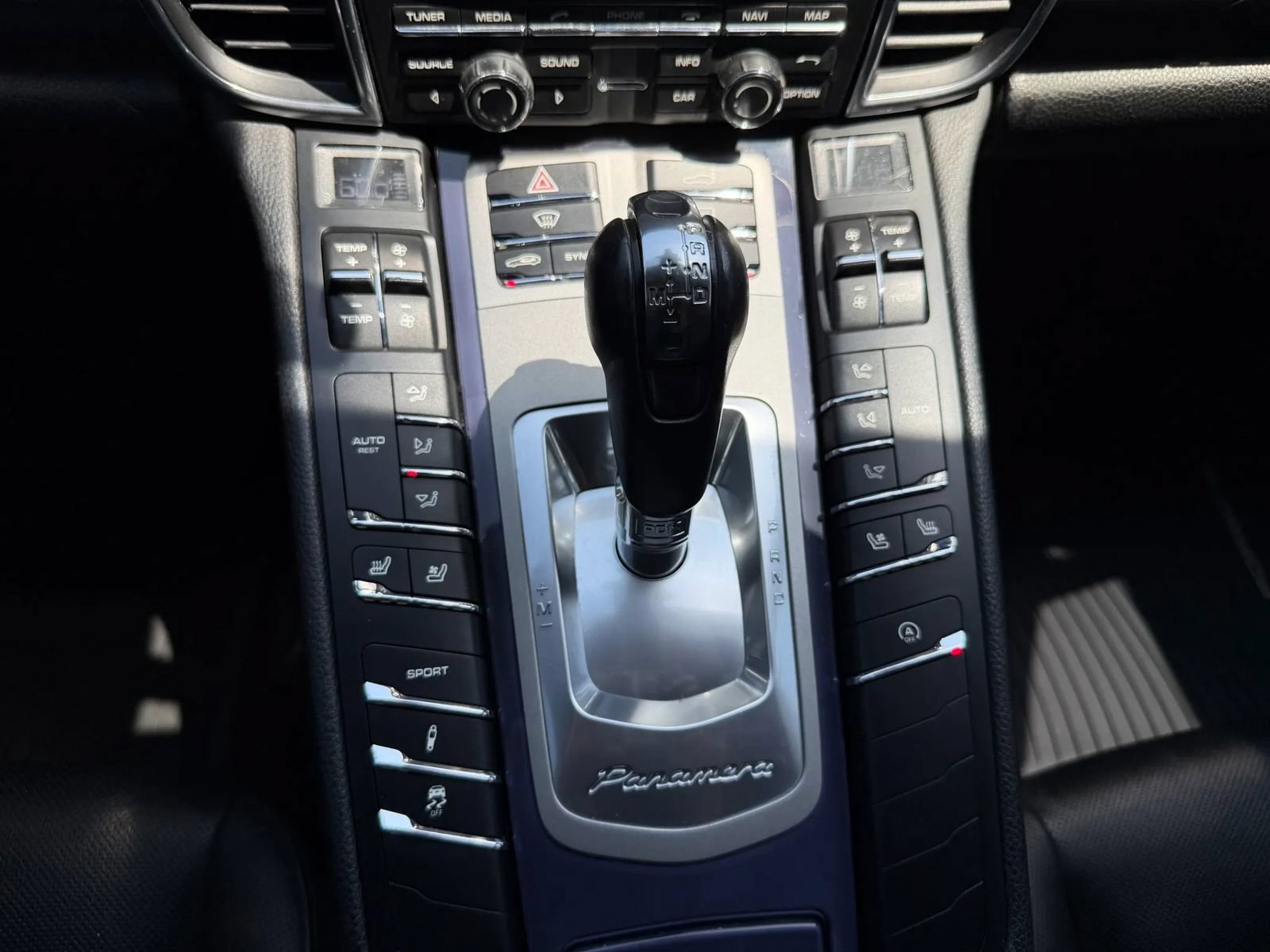 Used 2014 Porsche Panamera 4 AWD/4WD image 37