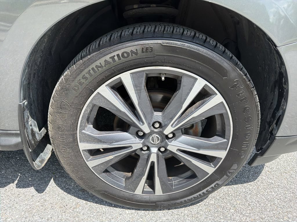 Used 2017 Nissan Pathfinder Platinum w/ Family Entertainment Package AWD/4WD image 13