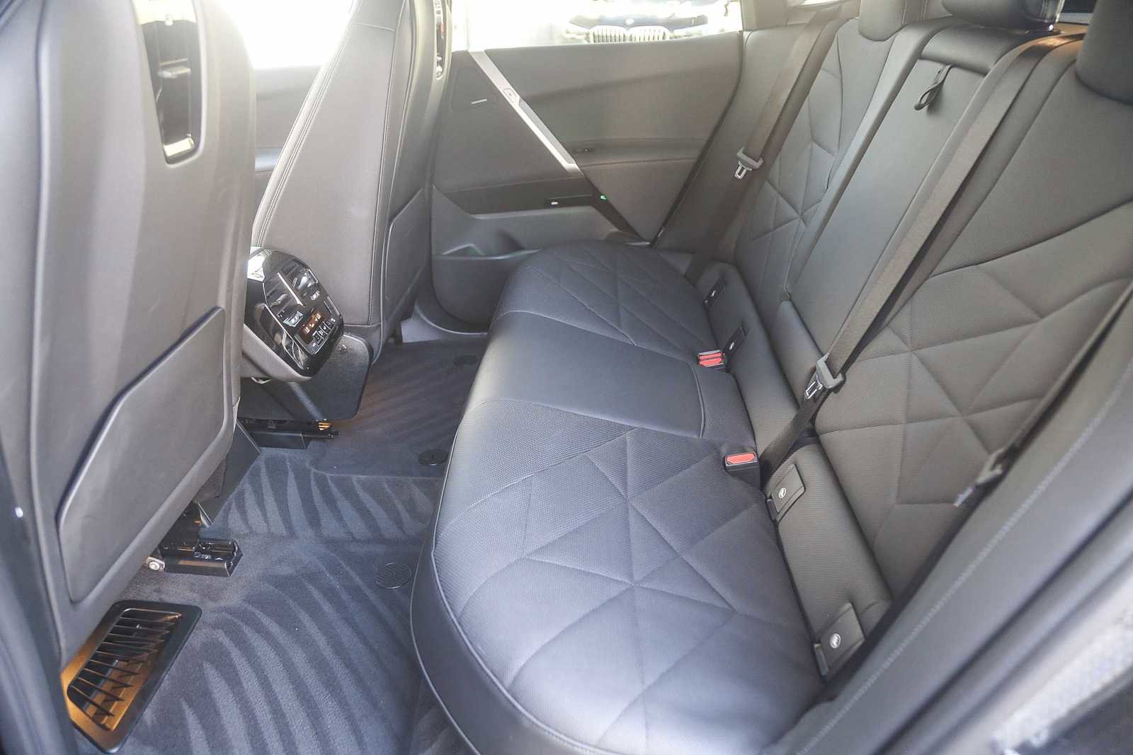 Used 2025 BMW iX xDrive50 w/ Sport Package image 15