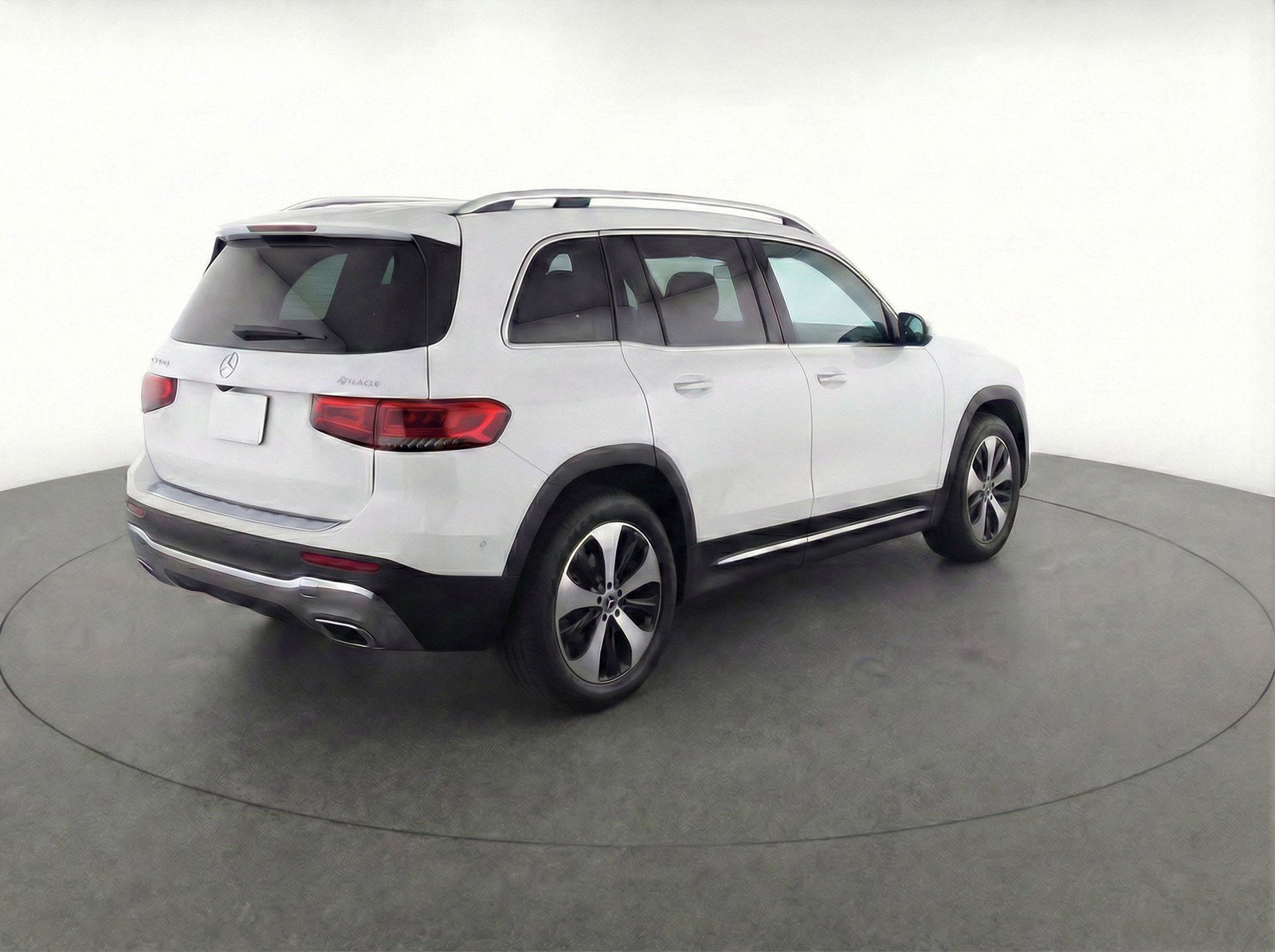 Used 2025 Mercedes-Benz GLB 250 4MATIC image 9