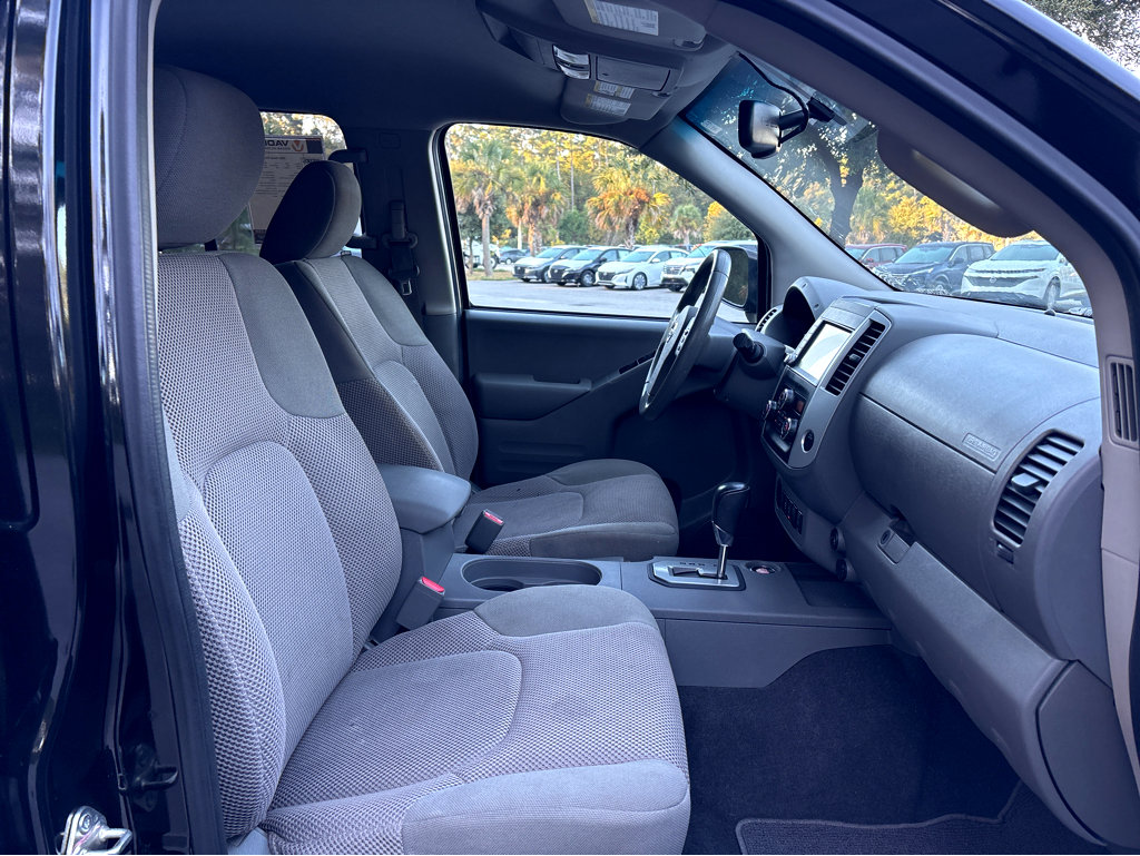 Used 2020 Nissan Frontier SV image 11