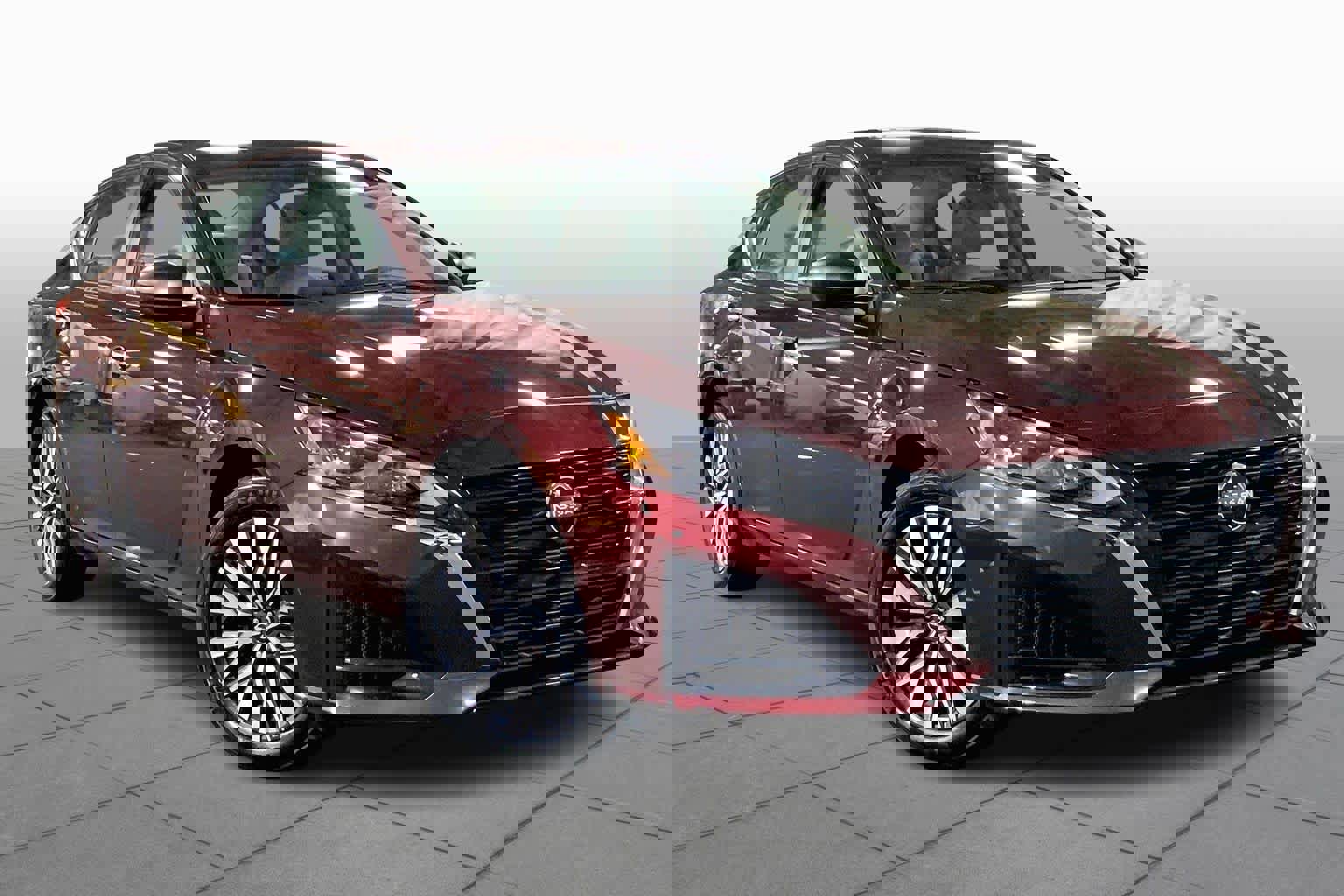 Used 2024 Nissan Altima 2.5 SV image 3