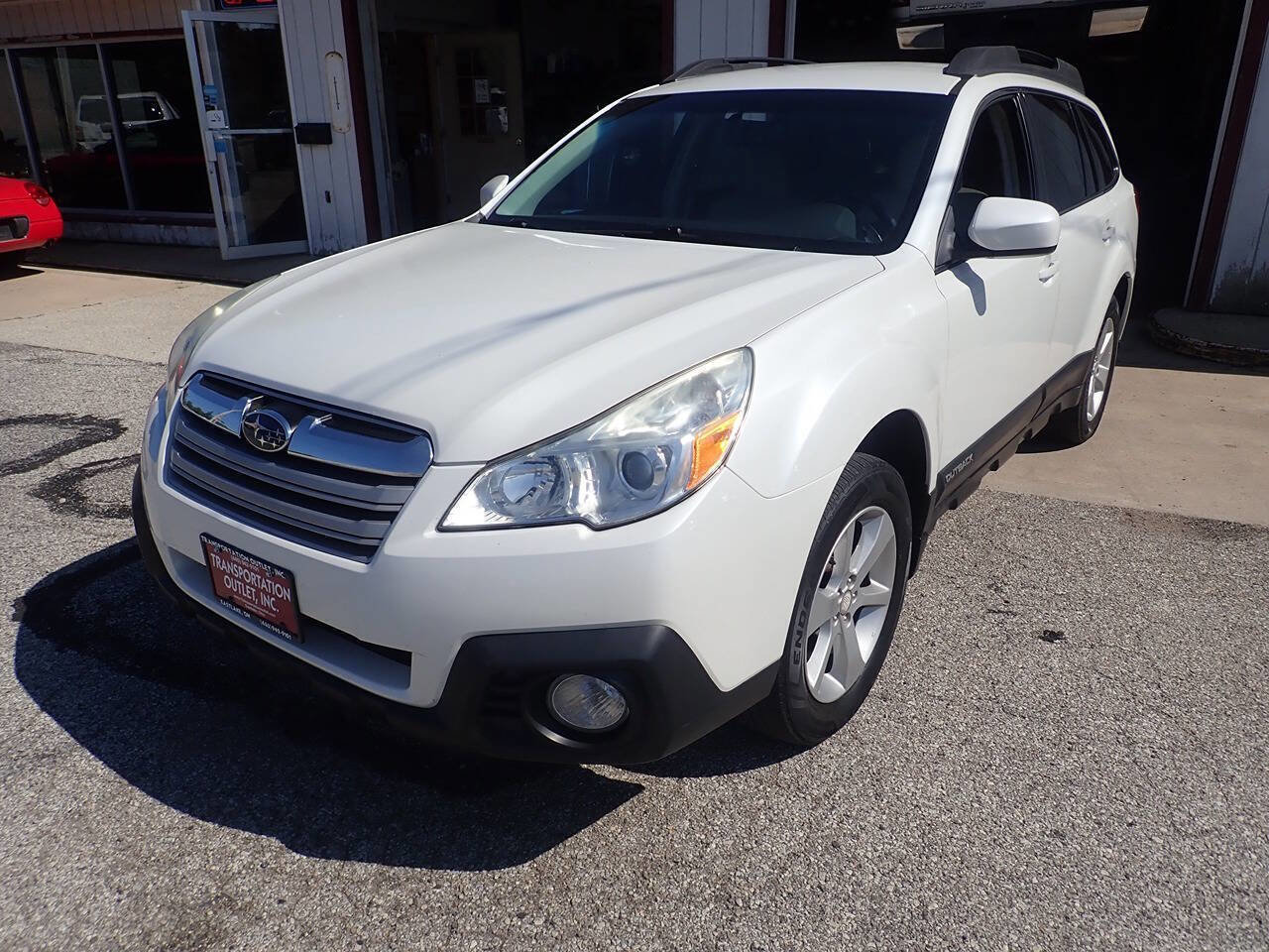 Used 2013 Subaru Outback 2.5i Premium w/ Popular Pkg 1B image 2