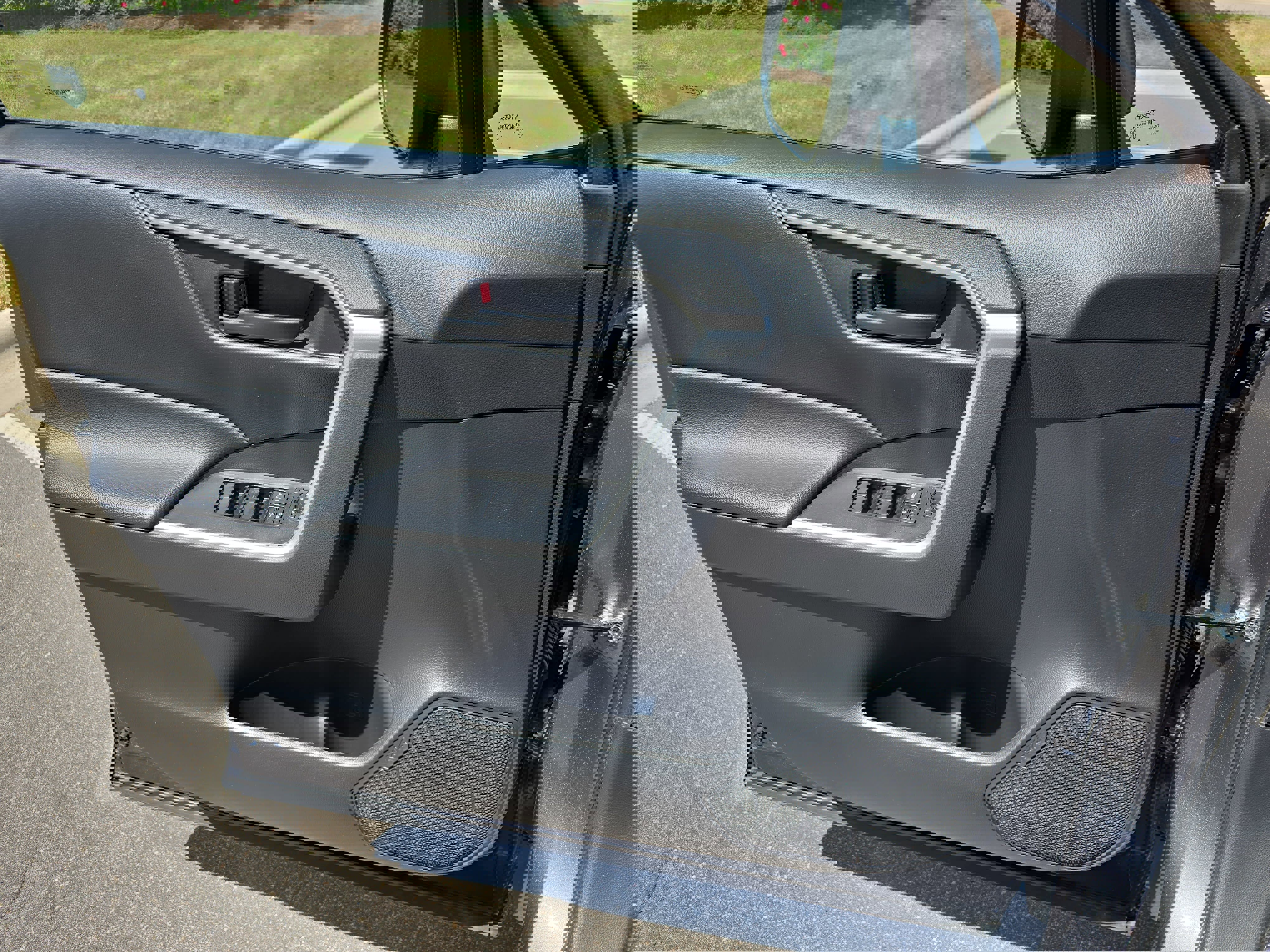 Used 2024 Toyota RAV4 LE FWD image 29