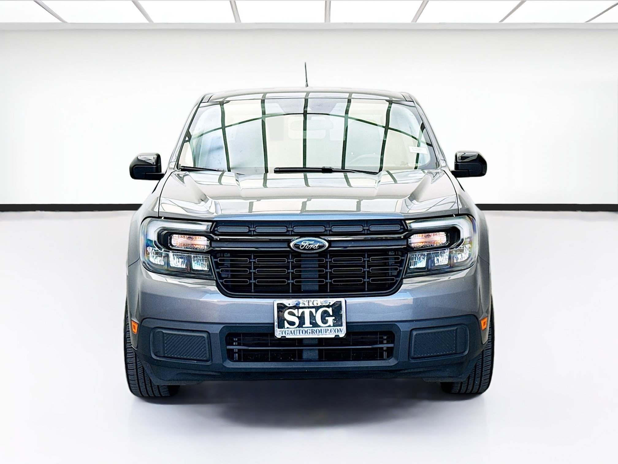 Used 2023 Ford Maverick Lariat w/ Black Appearance Package FWD image 2