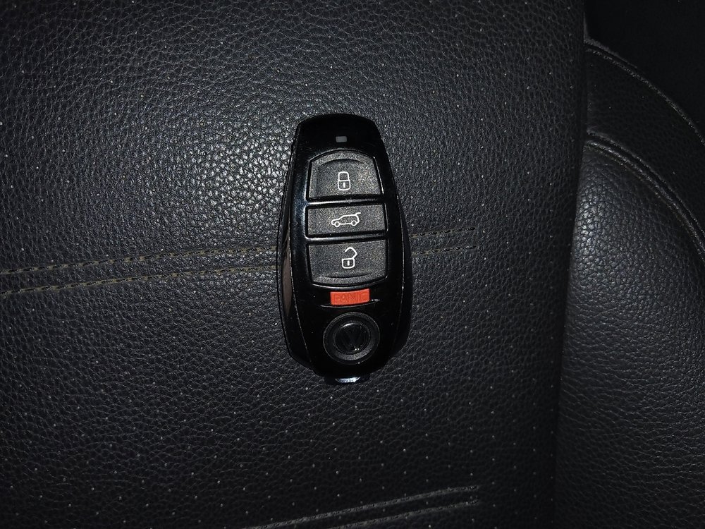 Used 2016 Volkswagen Touareg Sport image 32