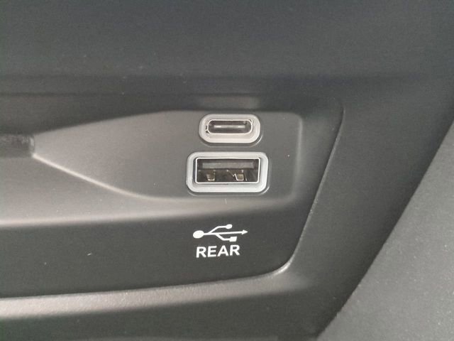 New 2026 Chrysler Pacifica Pinnacle w/ Trailer Tow Group FWD image 23