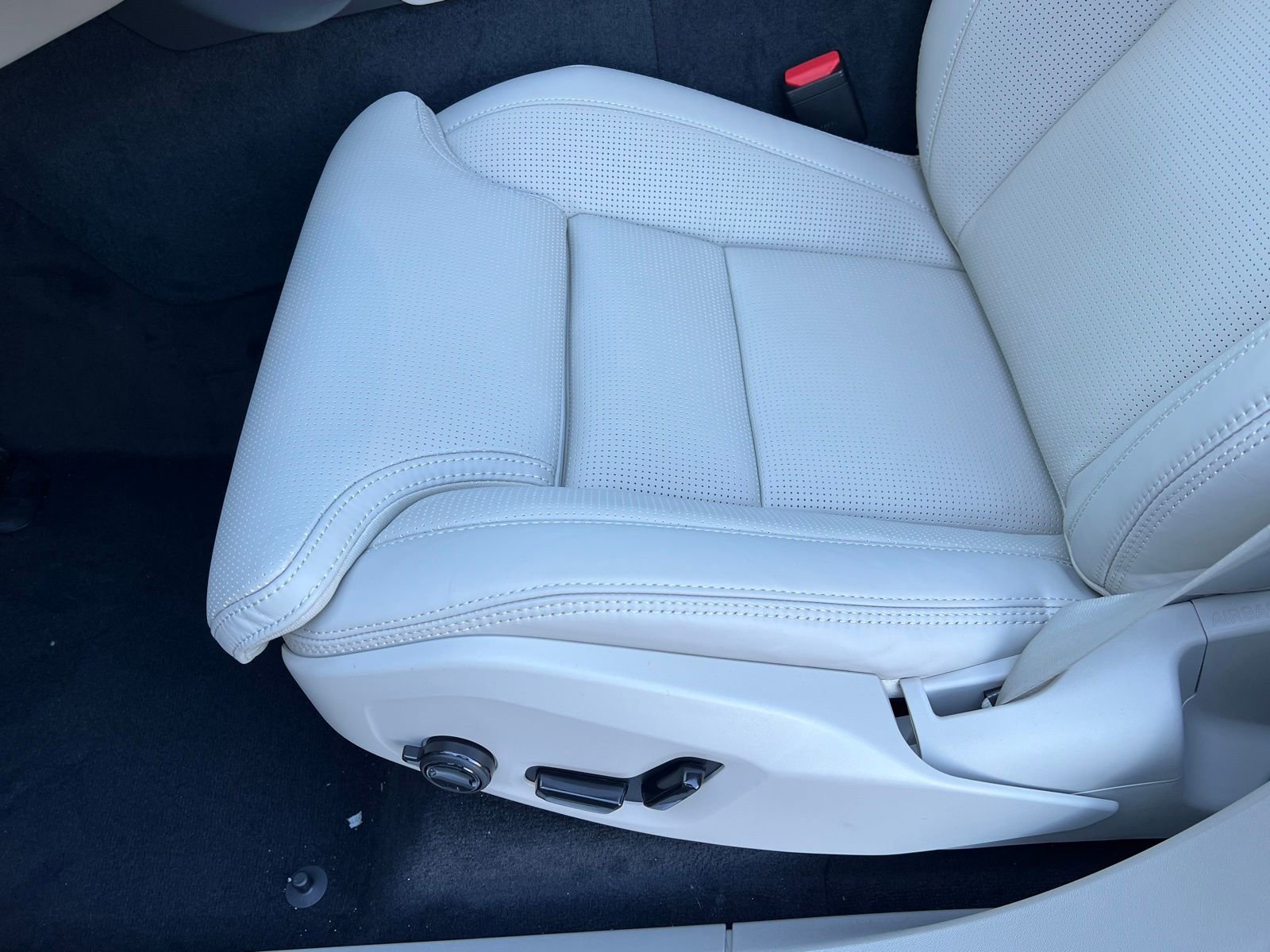 New 2026 Volvo XC90 B6 Ultra image 33