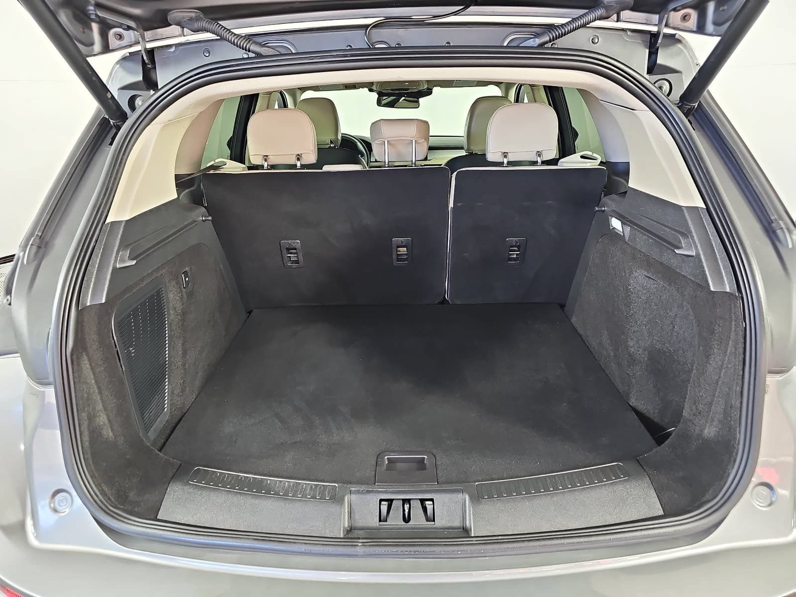 Used 2025 Lincoln Corsair FWD image 12
