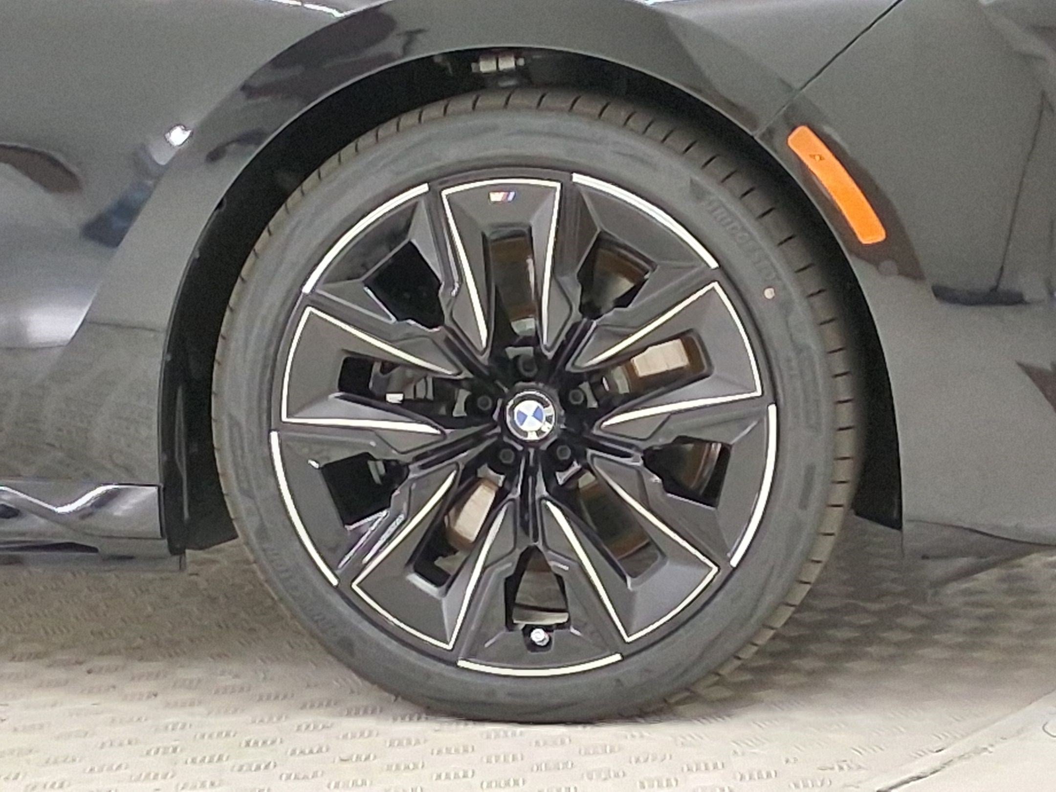New 2026 BMW i7 M70 w/ Executive Package AWD/4WD image 10