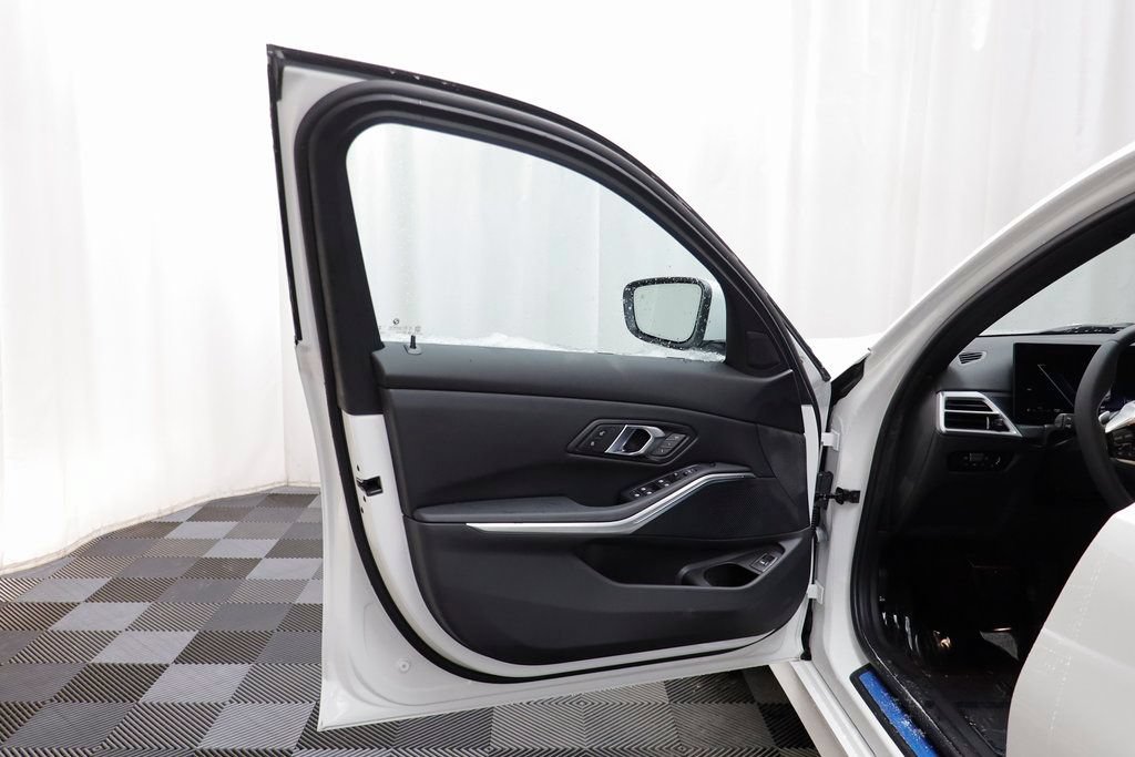 New 2026 BMW 330i Sedan w/ Convenience Package RWD image 4