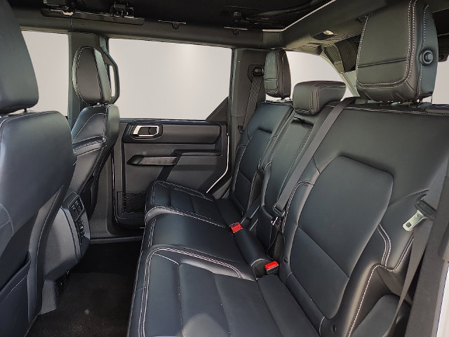 Used 2025 Ford Bronco Outer Banks AWD/4WD image 13