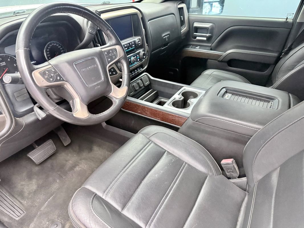 Used 2018 GMC Sierra 2500 Denali w/ Suspension Package, Off-Road AWD/4WD image 9