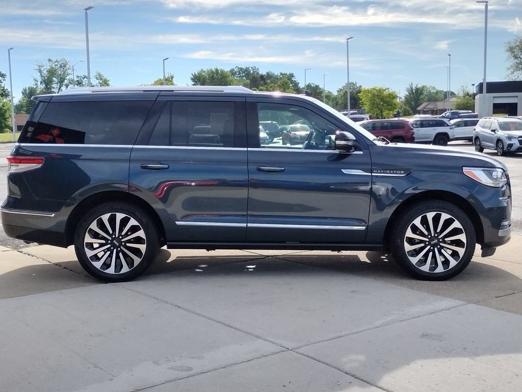 Used 2022 Lincoln Navigator Reserve AWD/4WD image 15
