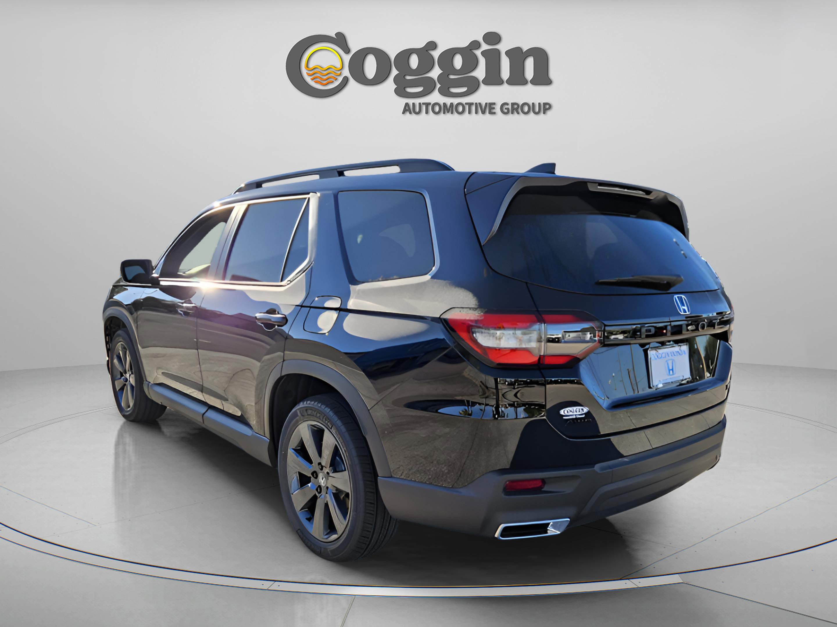 New 2025 Honda Pilot Sport image 3