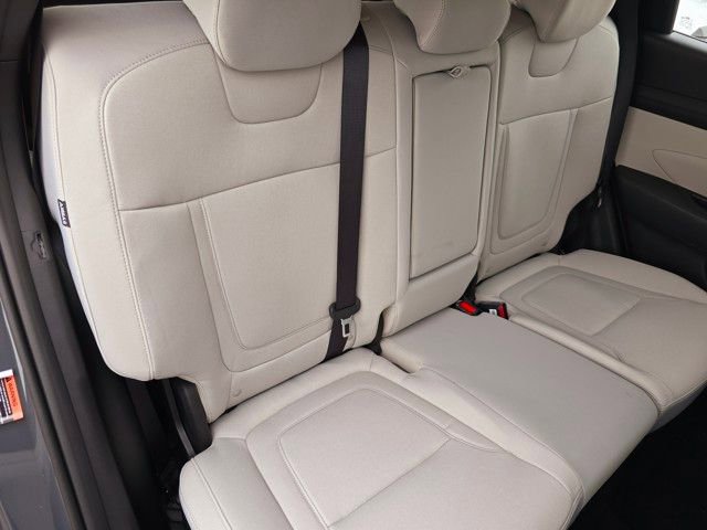 Certified 2025 Hyundai Tucson SE image 18