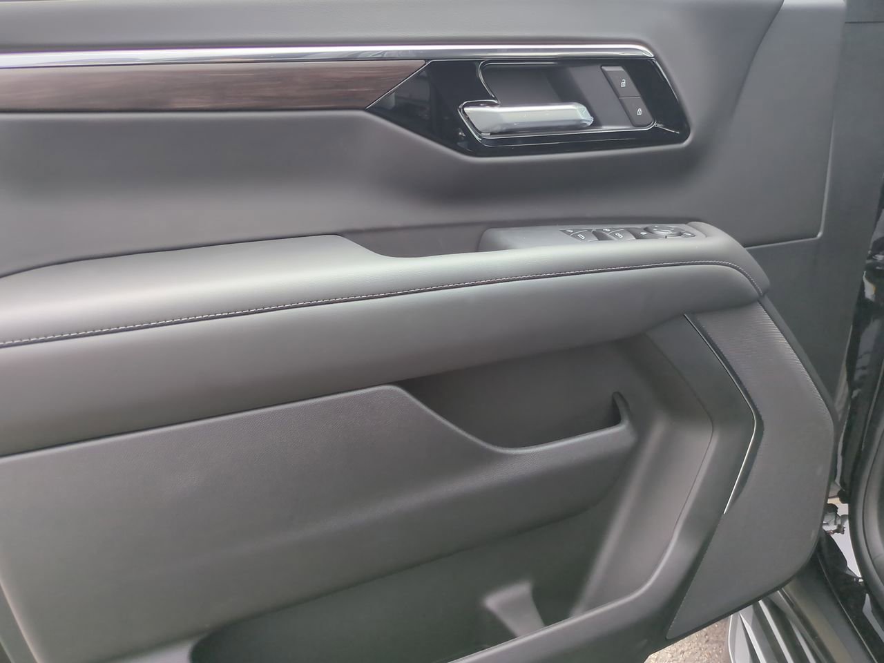 New 2026 Chevrolet Suburban LS w/ LPO, Dark Essentials Package image 22