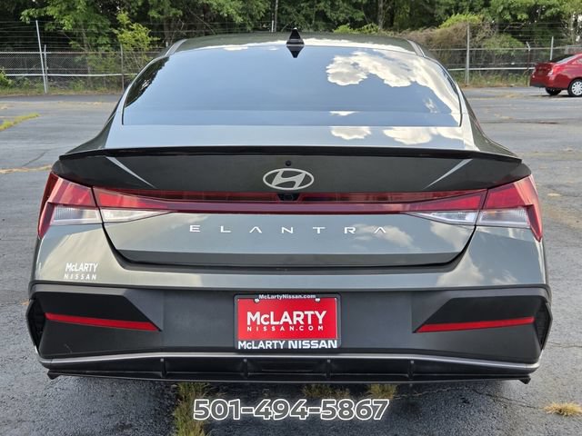 Used 2025 Hyundai Elantra Sport FWD image 4