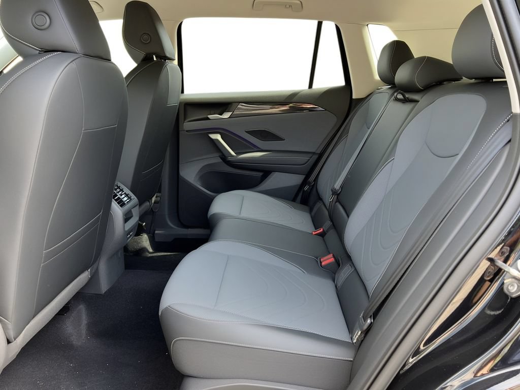 New 2025 Volkswagen Tiguan SE AWD/4WD image 7