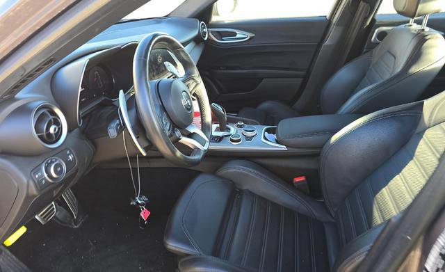 Used 2024 Alfa Romeo Giulia Veloce AWD/4WD image 5