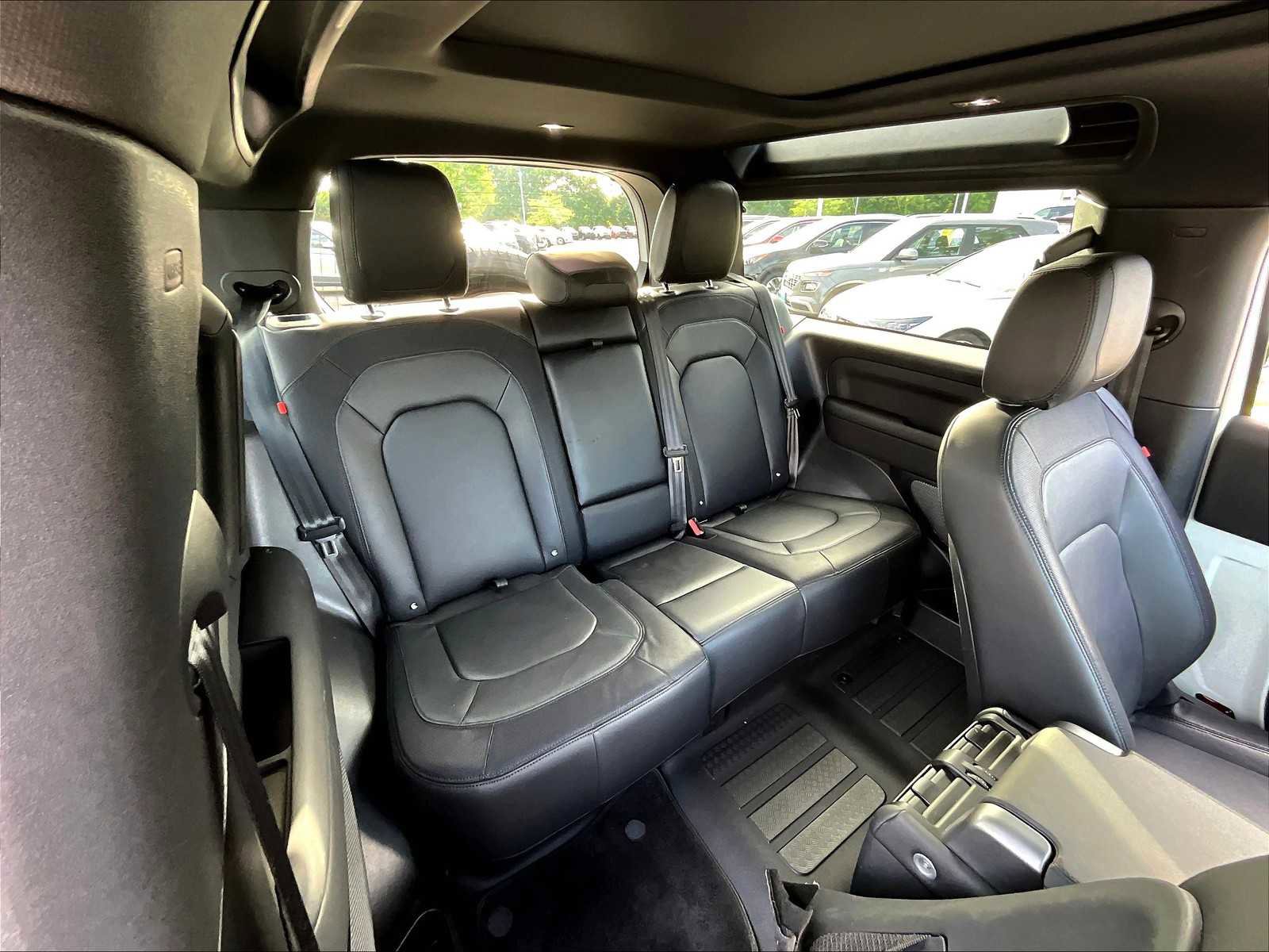 Used 2024 Land Rover Defender 90 X-Dynamic SE image 16