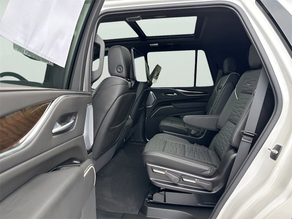 Used 2024 Cadillac Escalade Premium Luxury Platinum image 31