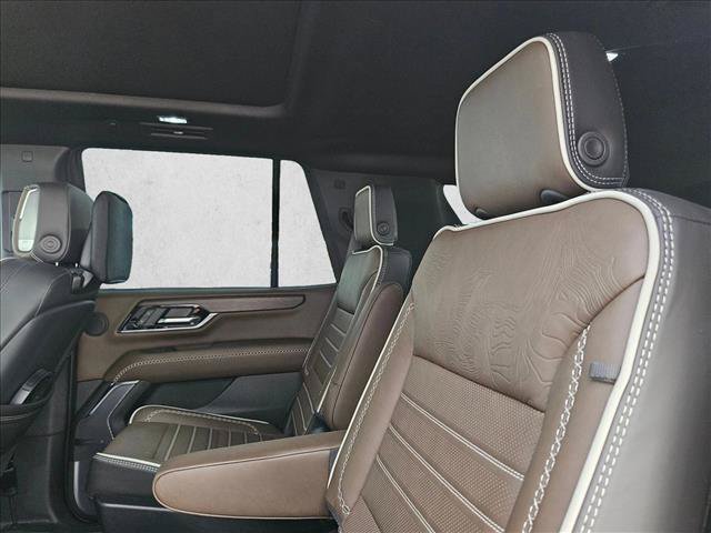 Used 2025 GMC Yukon Denali Ultimate w/ LPO, Floor Liner Package AWD/4WD image 16