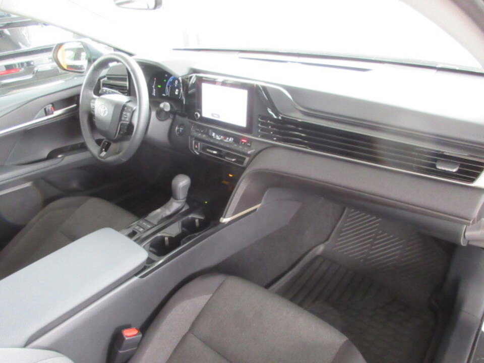 Used 2025 Toyota Camry LE w/ Convenience Package image 35