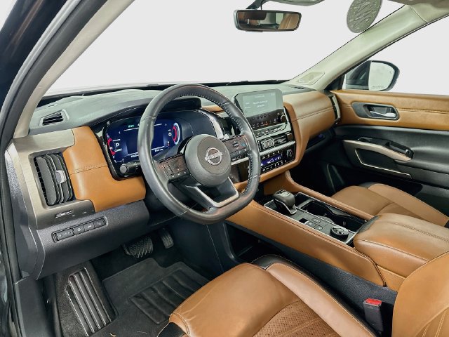 Used 2024 Nissan Pathfinder Platinum w/ Cargo Package AWD/4WD image 19