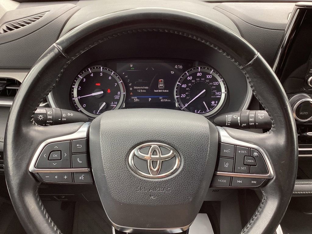 Used 2021 Toyota Highlander XLE AWD/4WD image 31