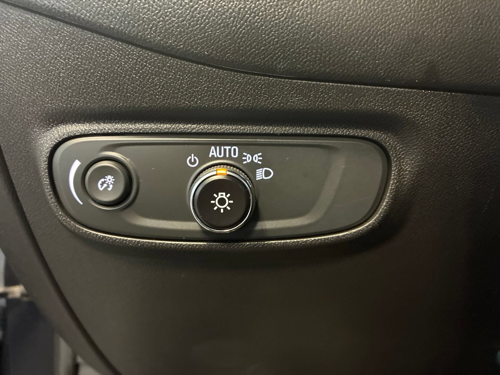Used 2023 Chevrolet Equinox LT w/ Driver Convenience Package AWD/4WD image 18