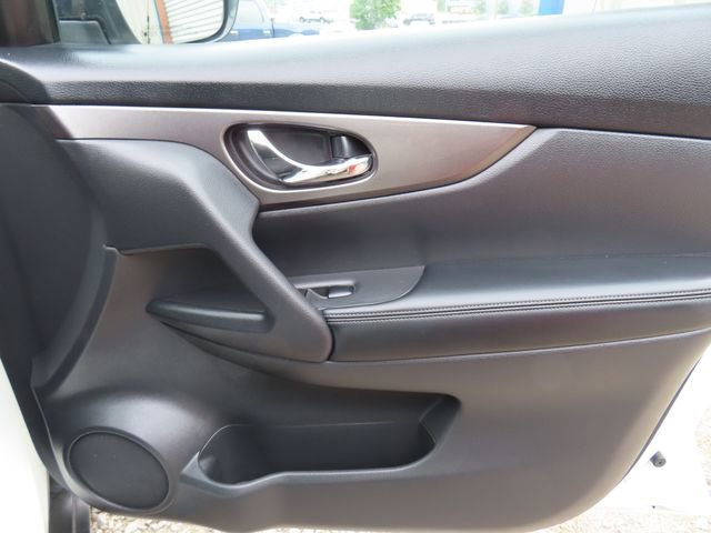 Used 2016 Nissan Rogue SV AWD/4WD image 32