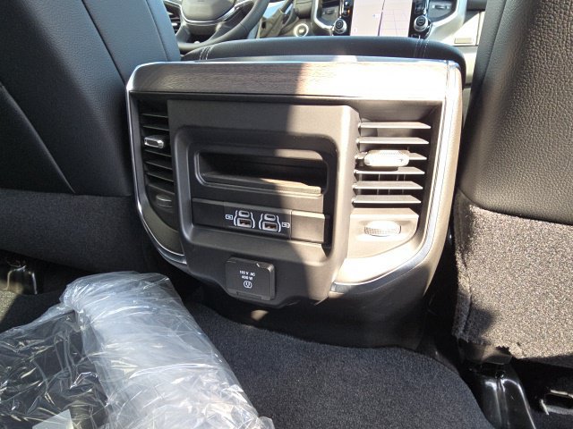Used 2025 RAM 2500 Laramie AWD/4WD image 10