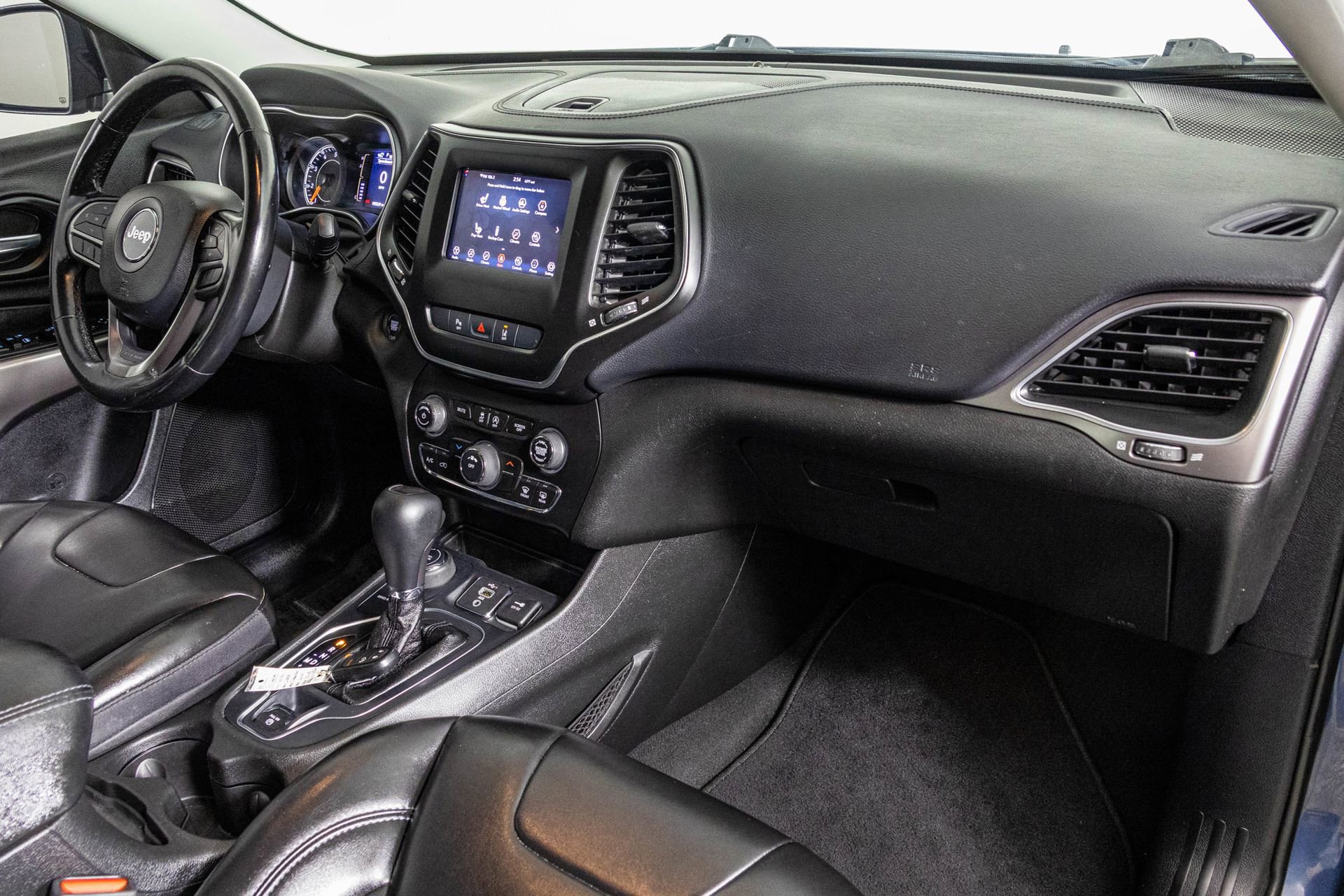 Used 2021 Jeep Cherokee Latitude Plus image 45