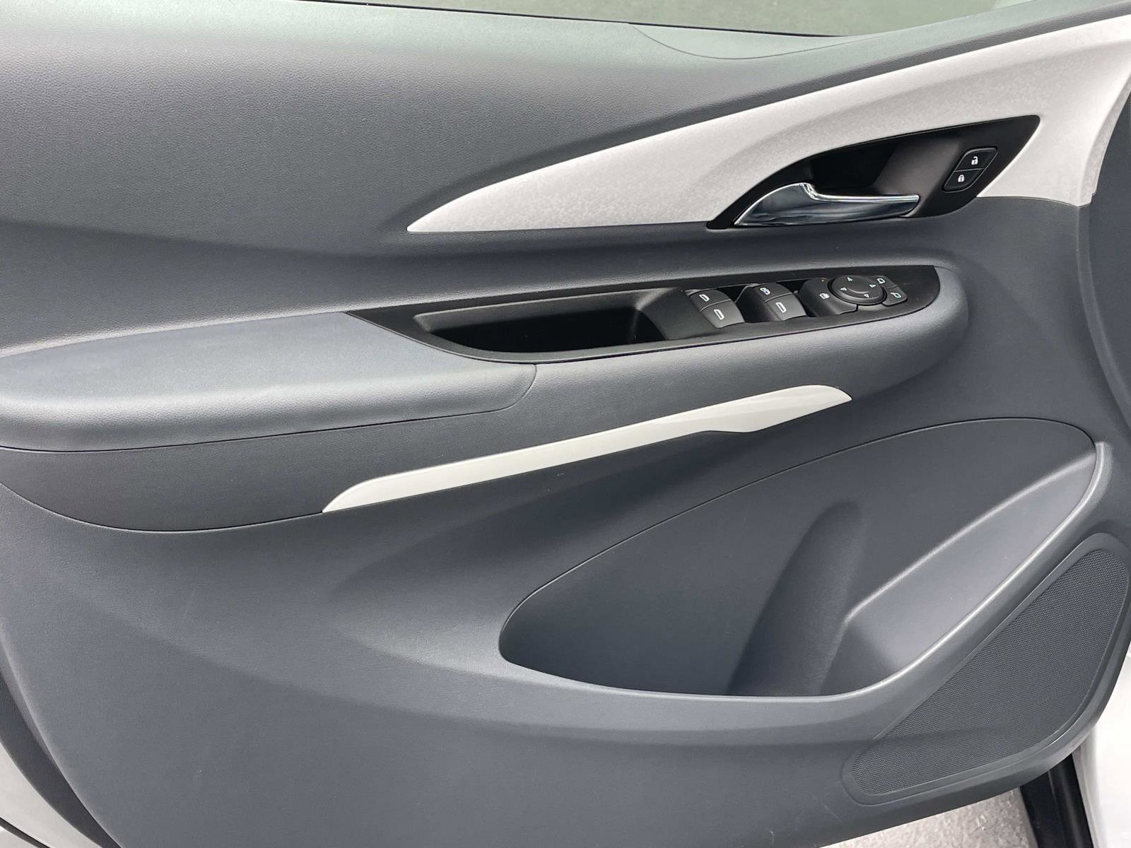 Used 2018 Chevrolet Bolt Premier FWD image 22