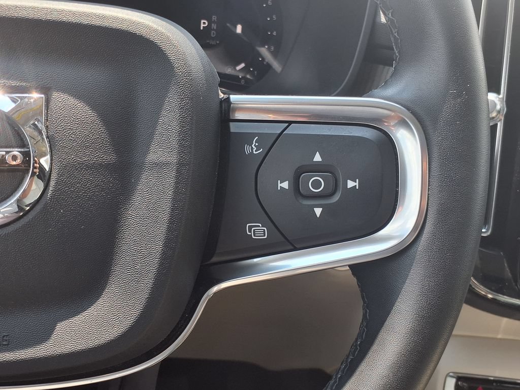 Used 2024 Volvo XC40 B5 Plus AWD/4WD image 29