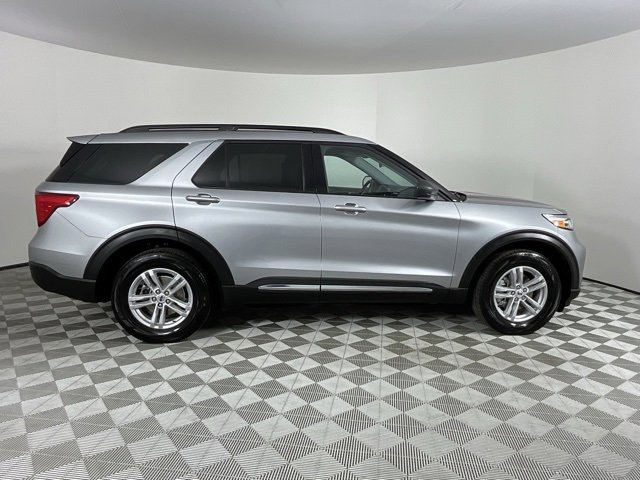 Used 2024 Ford Explorer XLT w/ Equipment Group 202A image 4