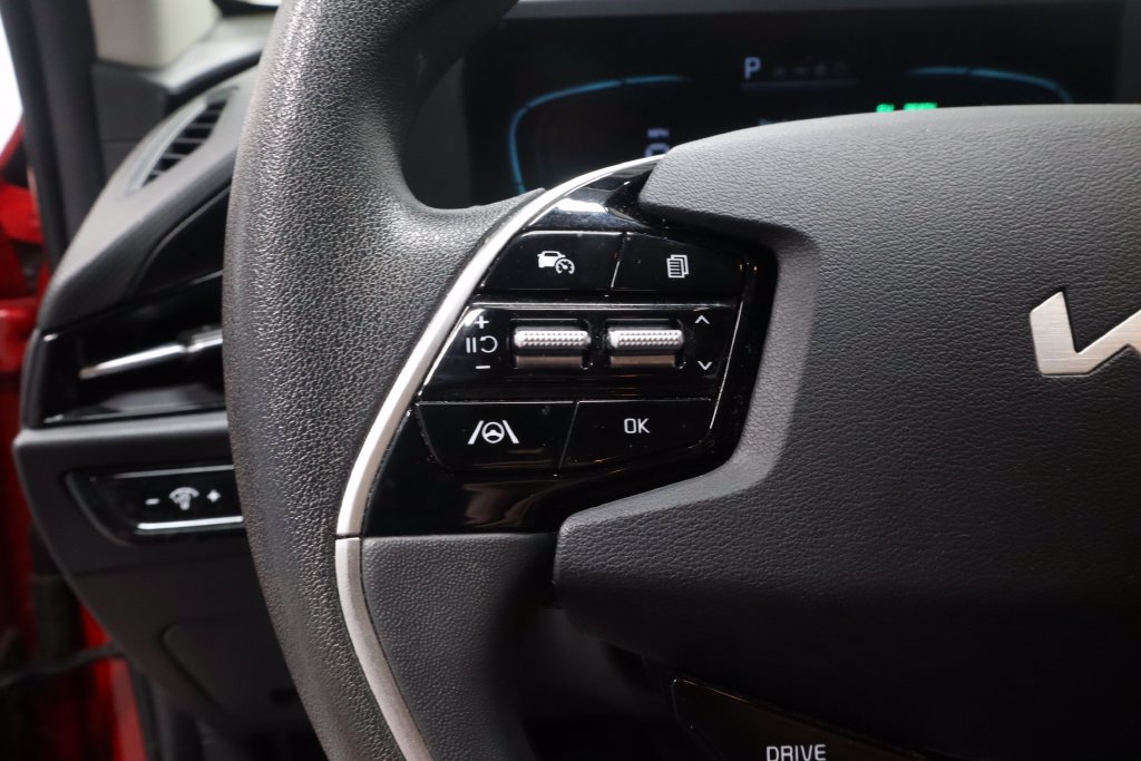 Used 2025 Kia Niro LX FWD image 26