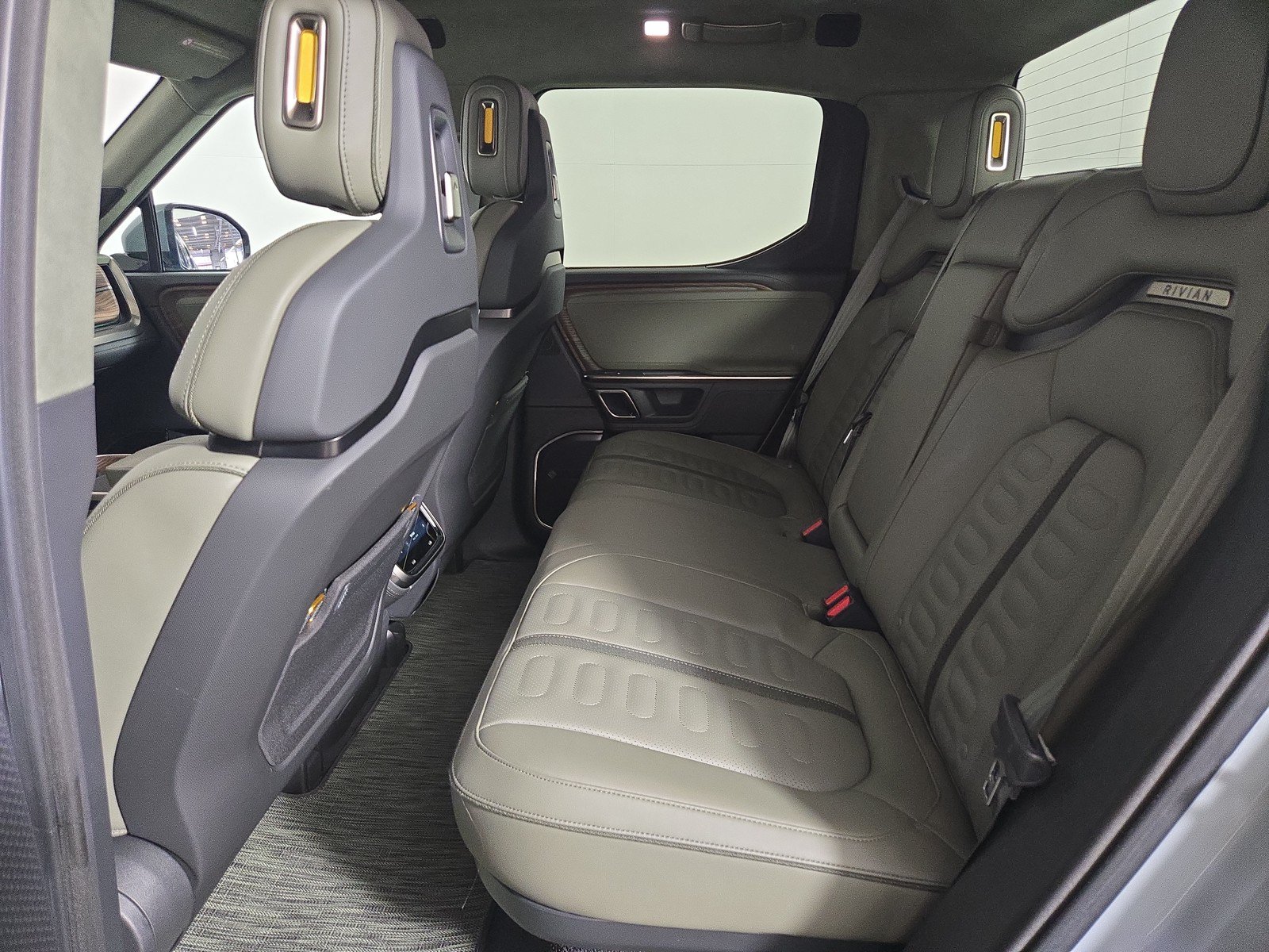 Used 2024 Rivian R1T Adventure AWD/4WD image 21