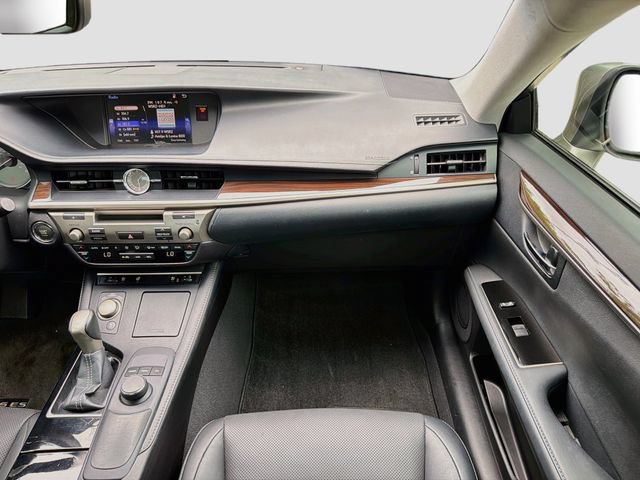 Used 2016 Lexus ES 350 w/ Premium Package w/Wood Trim FWD image 17