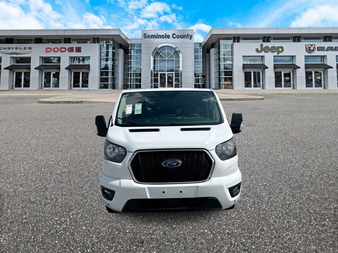 Used 2025 Ford Transit 350 XLT RWD image 3