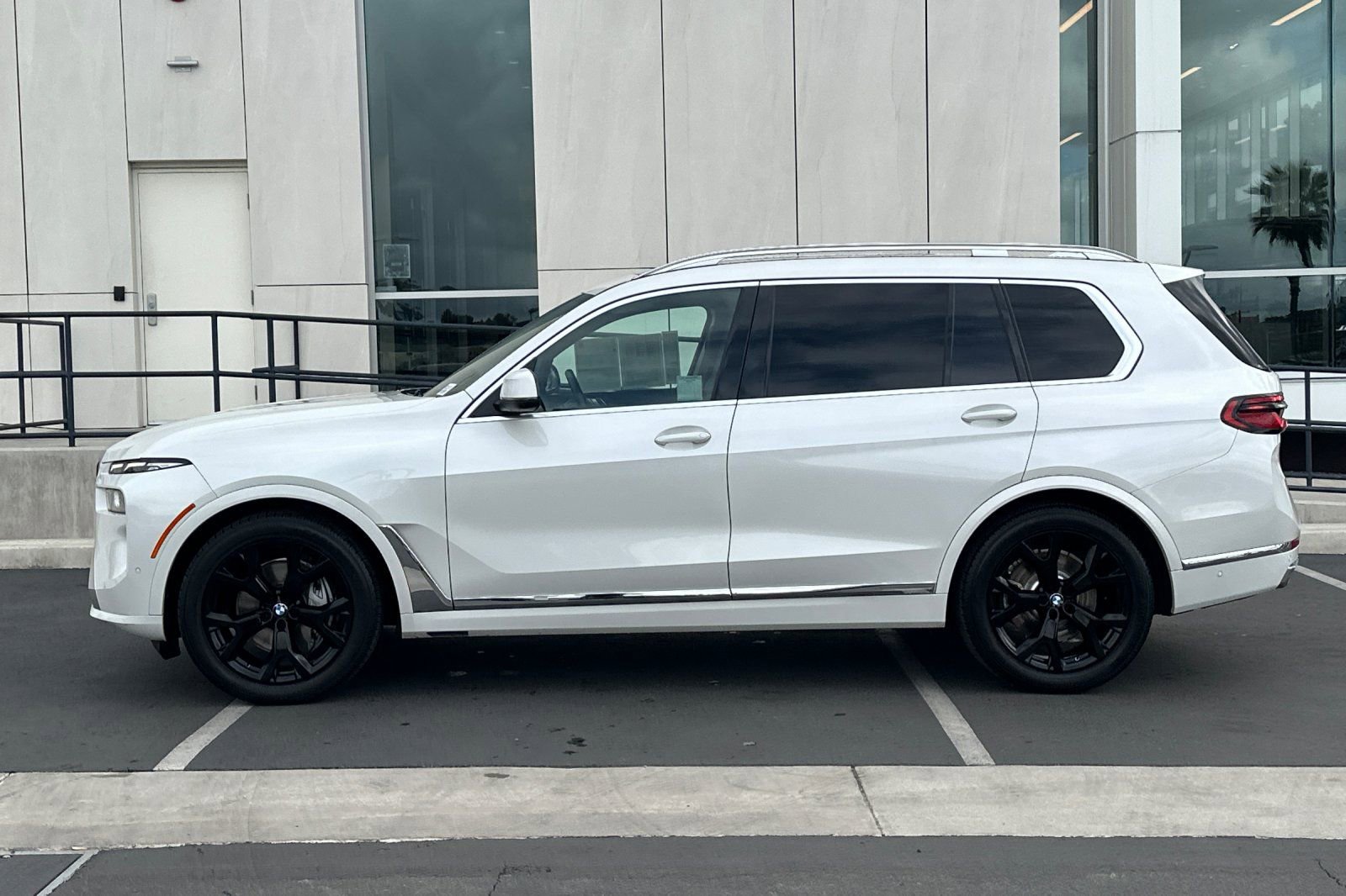 Used 2023 BMW X7 xDrive40i image 6